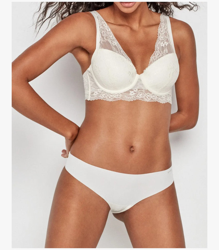 Bralette Gisela in Pizzo con Ferretto e Coppe Sagomate Art 1/0148